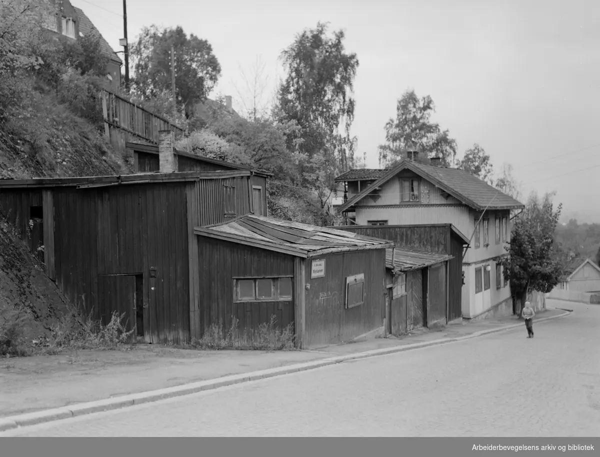 Ryenbergveien. Ulovlig skurbebyggelse. Oktober 1954
