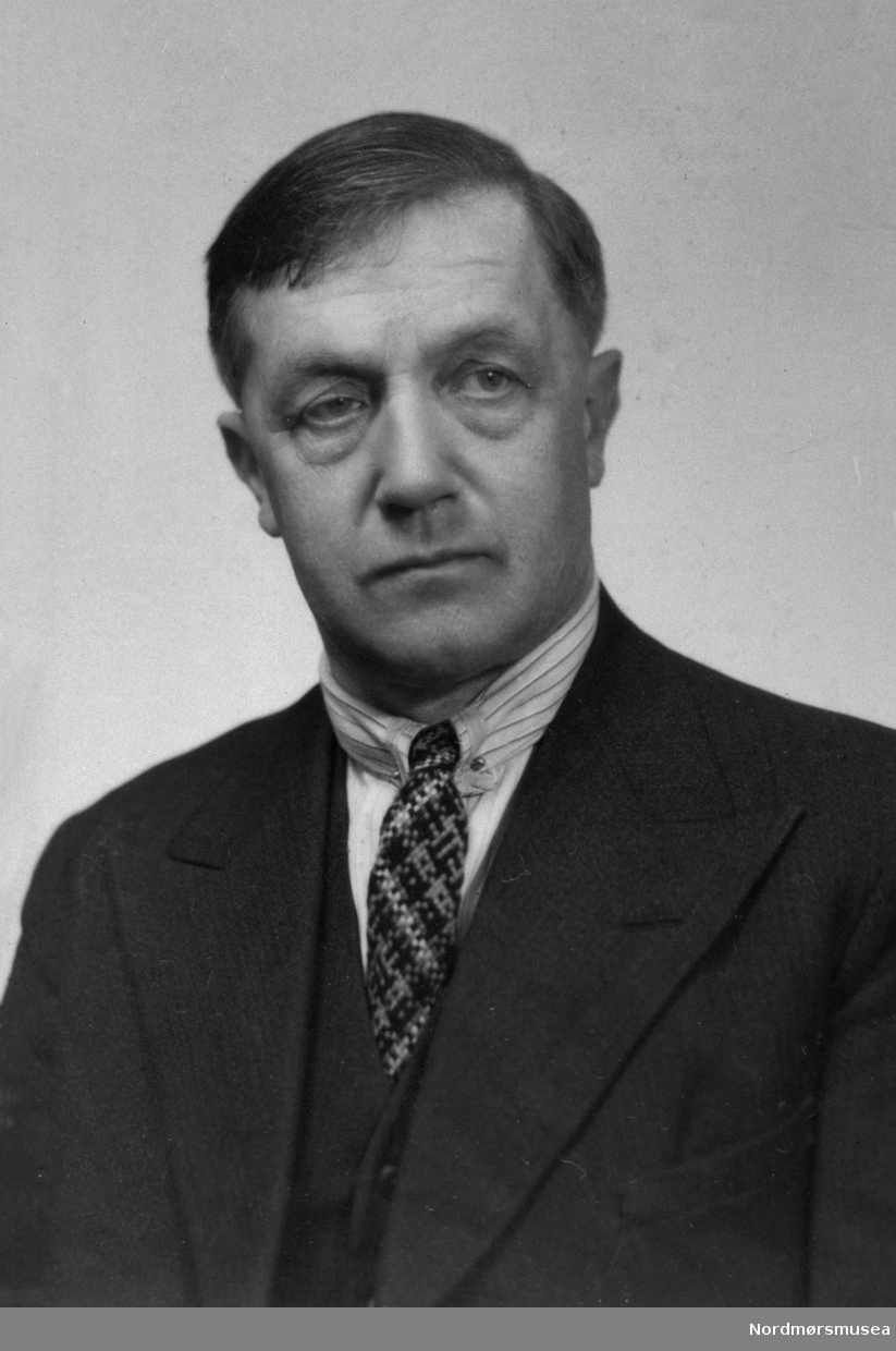 Edvard Bræin (1887-1957), organist, sanglærer, komponist, dirigent, folketonesamler. Organiserte operavirksomheten i Kristiansund i mellomkrigstida. Nordmøre museums fotosamling.