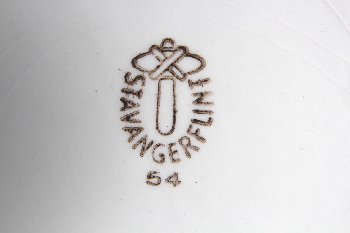 Tallerken med blomsterdekor og gullkant ytterst.