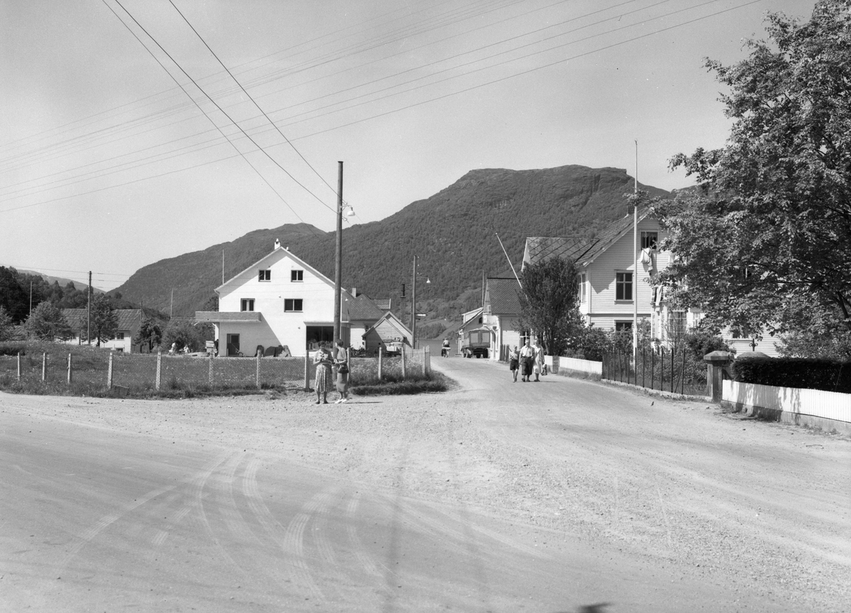 Gatemiljø i Etne i 1956.