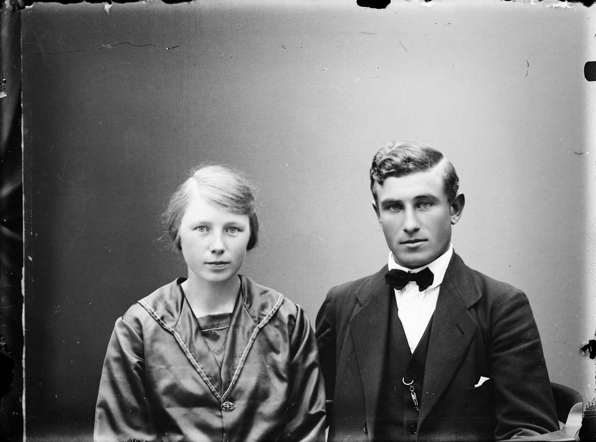 Ateljéporträtt - man och kvinna, Alunda, Uppland