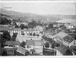 Repro: Utsikt over Lillehammer sydover med Stortorget i forg