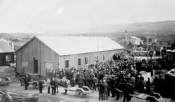 Begravelsen av partisaner i Berlevåg 1946.