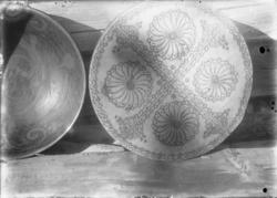 Rikard Berges fotoarkiv.  Tregjenstander, Bj. Tveit, Kvitese