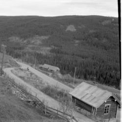 Golingsavstikkaren tek av frå nyevegen til kyrkja (Ill. i "B