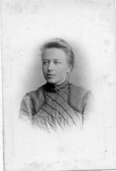 Ane Marta Vølen, Født på Bjørnerem, bodde på Vølen.