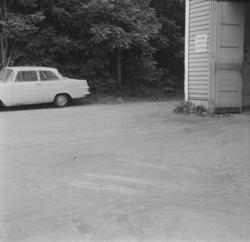 Svillene ligger fortsatt igjen utenfor Nesttun-Osbanens vogn