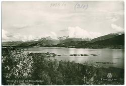 Utsikt fra Aksla, mot Hundsværholmen, Borgundfjorden og Sunn