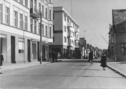 Ålesund, Borgundvegen 19-21, sett mot øst fra krysset med Rø