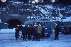 Befaring i Lieråsen tunnel med buss - medlemsutflukt for Nor
