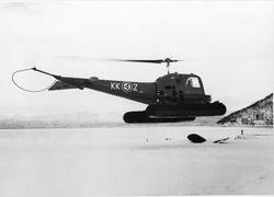 Redningshelikopter under landing på Larsneset i Harstad.