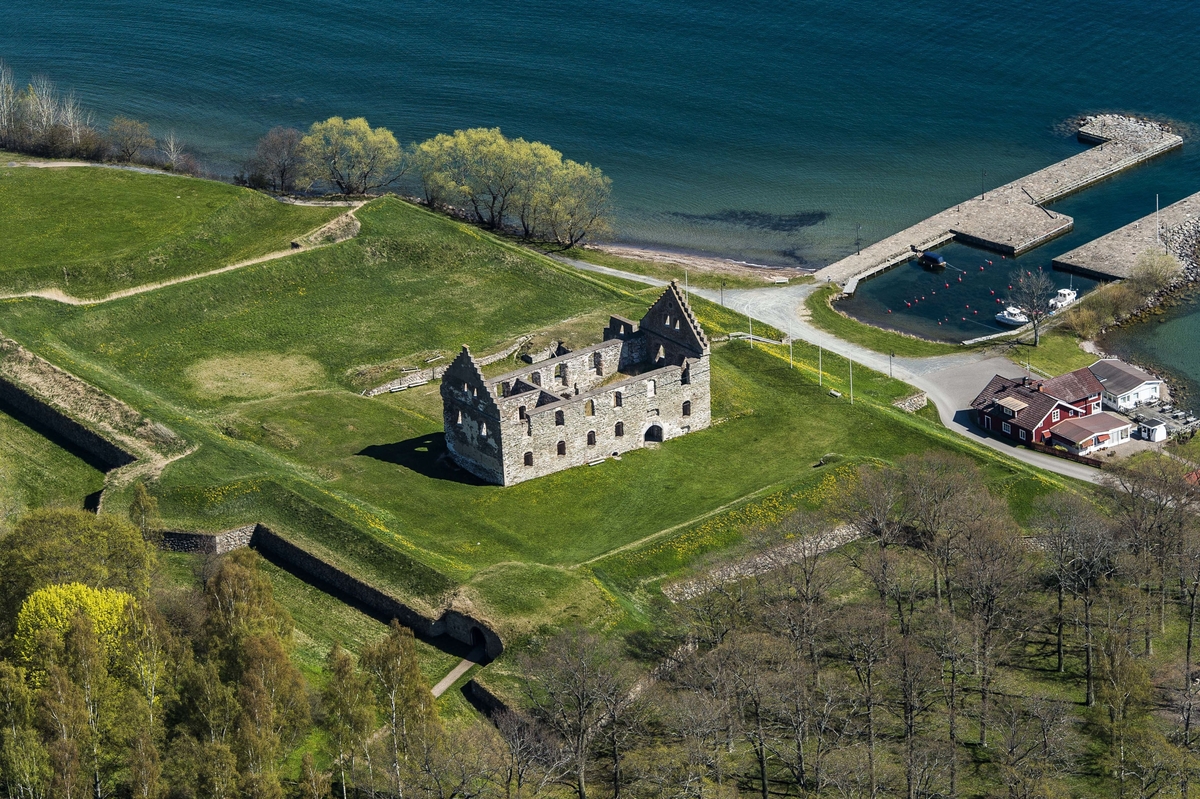 flygfoto-ver-visingsborgs-slottsruin-p-visings-j-nk-pings-l-ns
