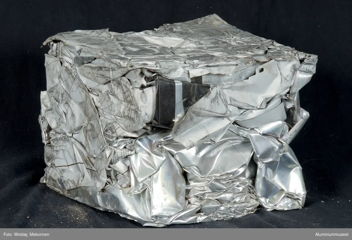 Komprimert kube av resirkulerbart aluminium