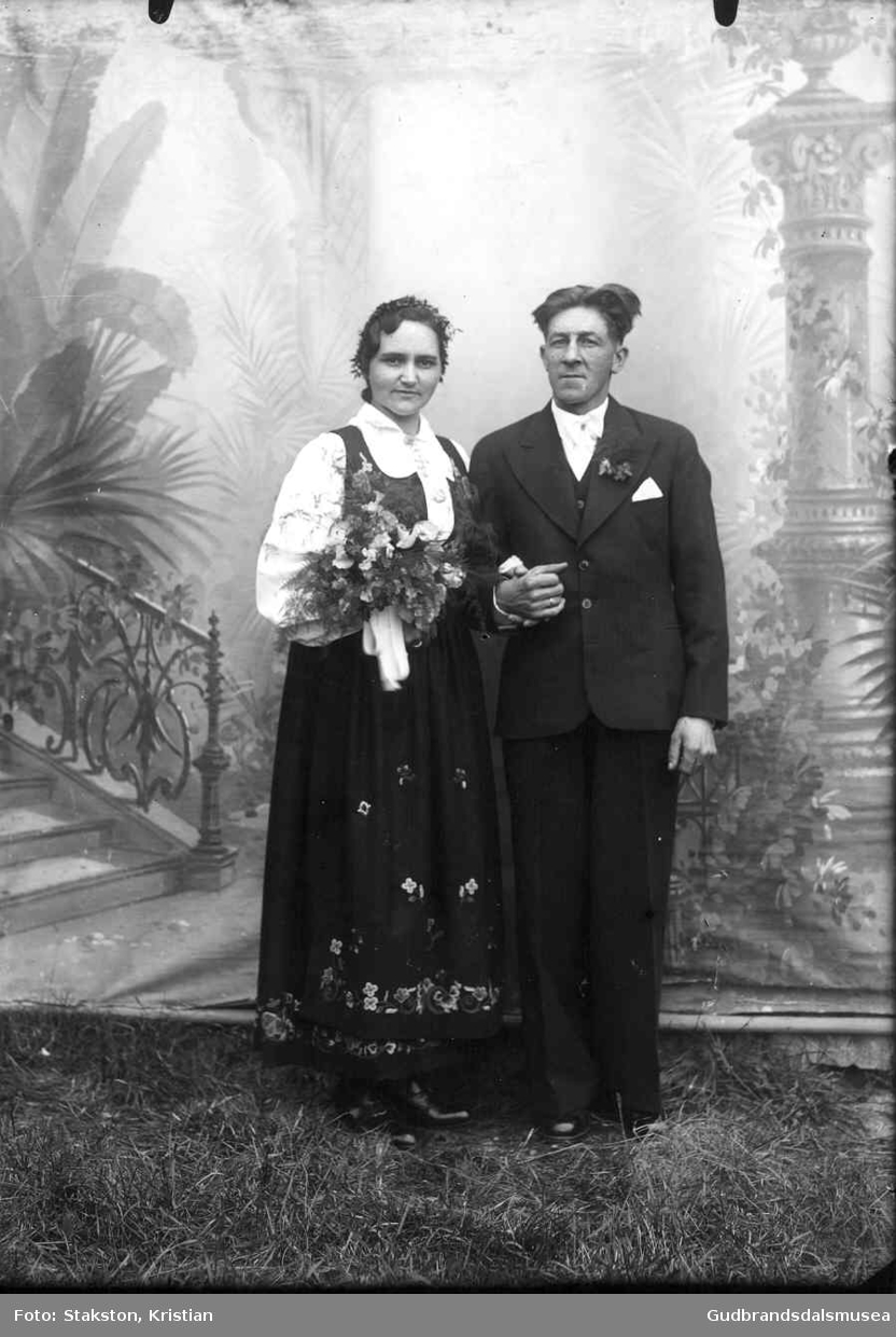 Gudrun Brustugun (f. Hosar 1913) og Magne Brustugun (f. 1910) på bryllaupsdagen