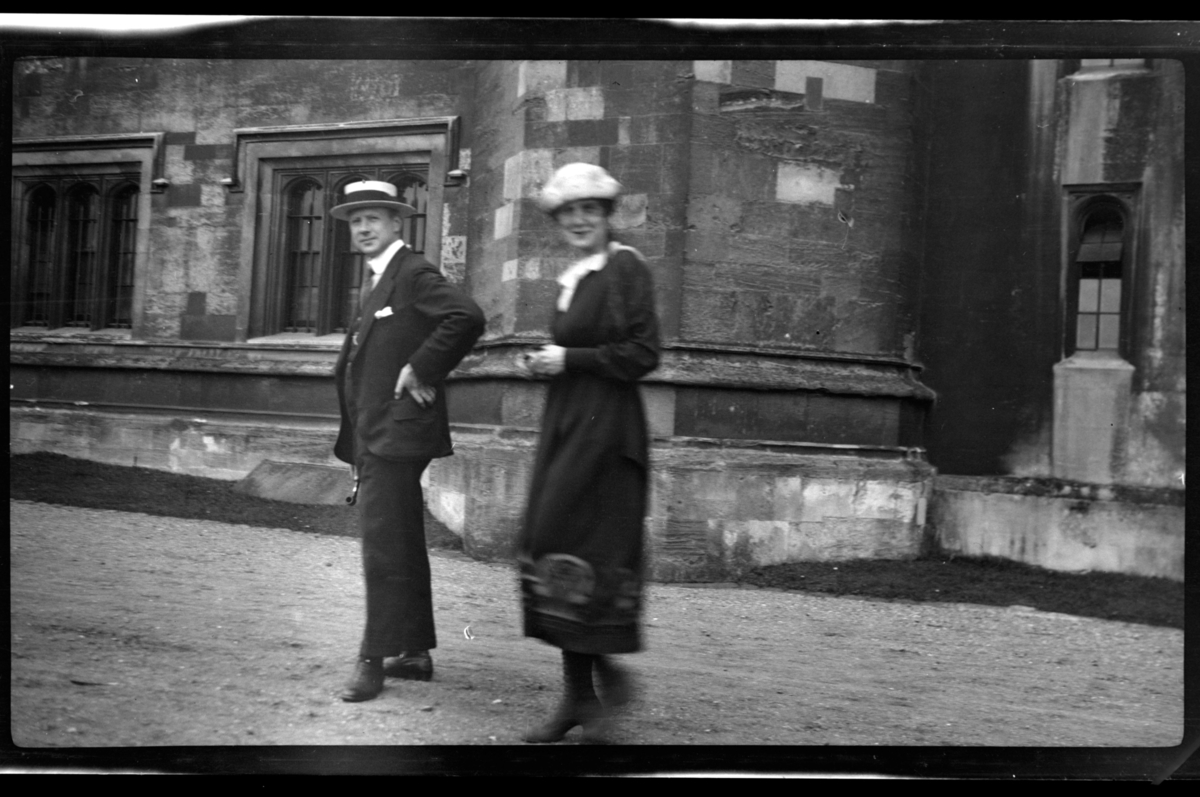 Finn Sundt og Olive Sundt(?) i London, 1919-1920.