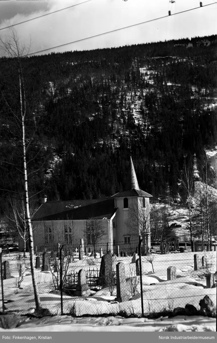 Vinterbilde av Dal kirke.
