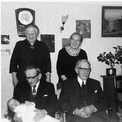 Dåpsbarnet Rasmus Haaland (20.9.1968 - ) med 4 oldeforeldre.