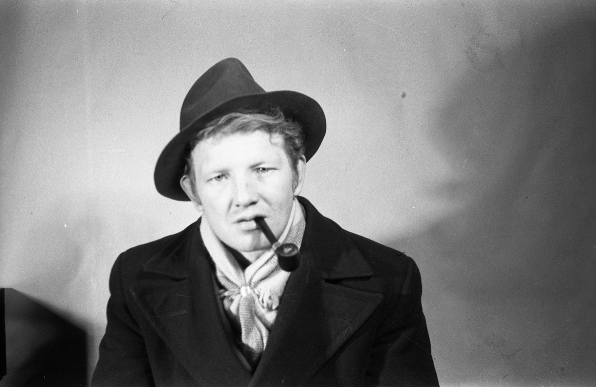 Ole Roseth fra Lena. Seks portretter ca. årsskiftet 1951/52.