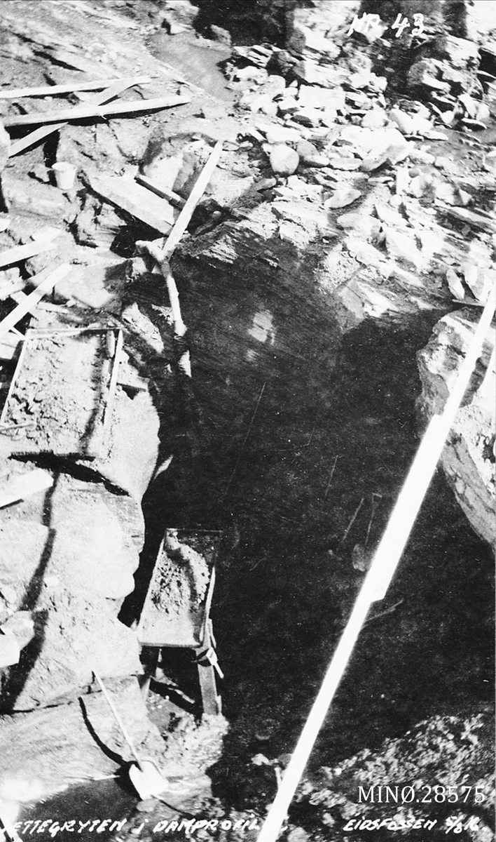 Eidsfossen august 1916 - "jettegryten i damprofil"