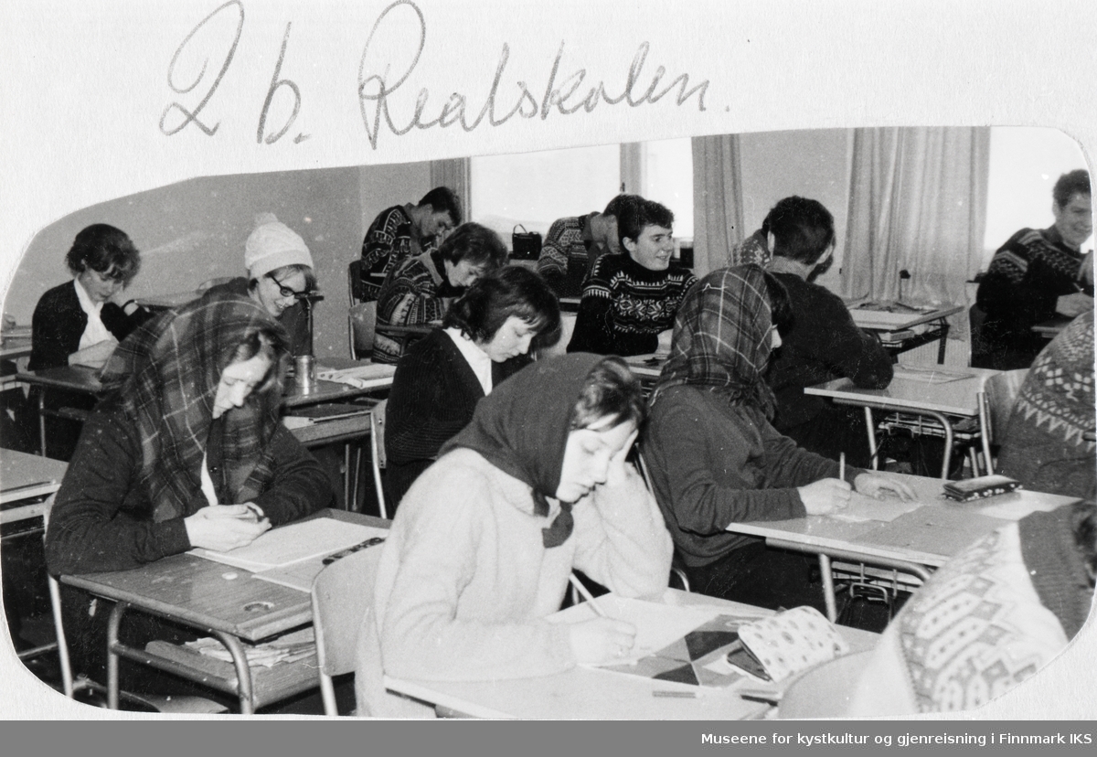 Honningsvåg. Klassesituasjon i 2 b på Realskolen. 1965.