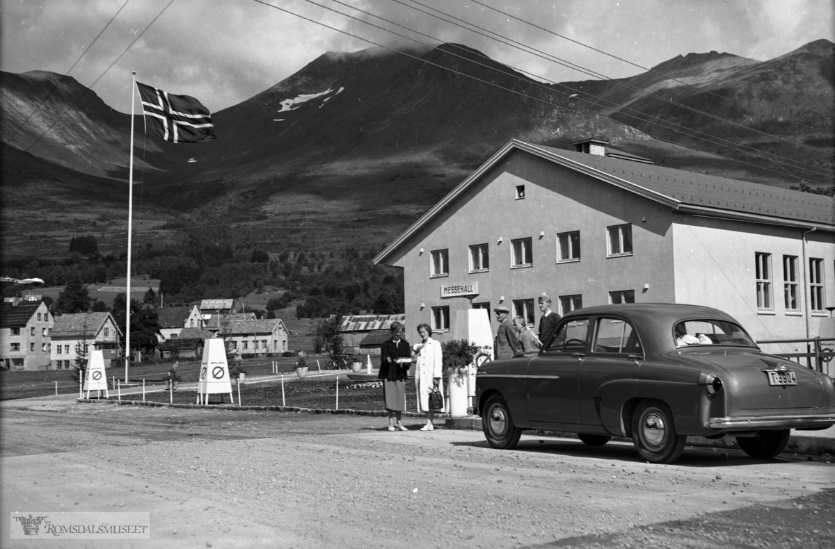 "Ørsta tur august 1953". .(Vauxall Velox laget fra 1951 - 1957).