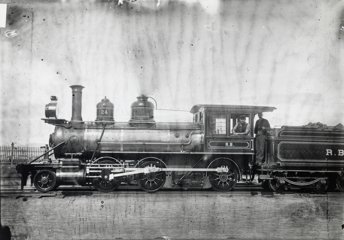 Smalsporet damplokomotiv type XVI nr. 16. Lokomotivet ble levert til Rørosbanen i 1884.