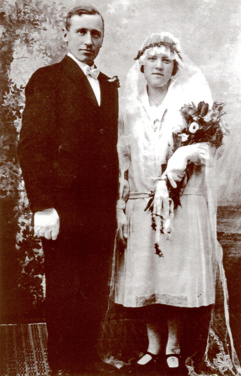 Brudebilde av Anne Løstegard Haugstad og Sander Haugstad.