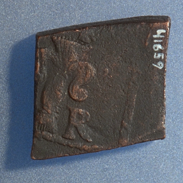 Â½- öre

Fyrkantigt mynt.

Bra skick, men slitet.

Vikt: 13,4 gram.



Text in English: Square-shaped coin. Denomination: Â½ - öre.

The obverse side has a Vasa sheaf in the centre, partly visible. The initials A R appear in capital letters. R placed to the right and A above the sheaf. A is only partly visible.

The coin stamp is off-centre. The frame is partly visible.

The reverse side has two crossed arrows, faintly visible. On the left hand side is the fraction Â½, and on the right the initial Ö, faintly visible.

The two digit year of coinage, 26 (1626), is placed beneath the arrows.

The coin stamp is off-centre. The frame is partly visible.



Present condition: the reverse side is worn.

Weight: 13,4 gram.