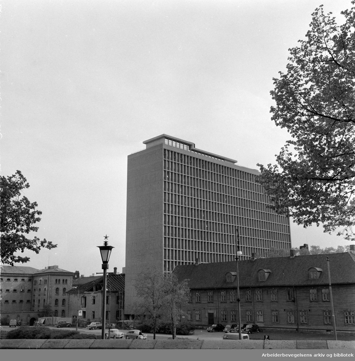 Regjeringsbygget, eksteriører. Mai 1959