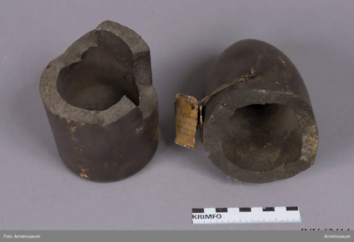 Grupp F II.
Sprängstycke i två delar till 10 cm granat. Inuti slät med halvsfärisk botten. 1870 års försök. Sprängd 1870.