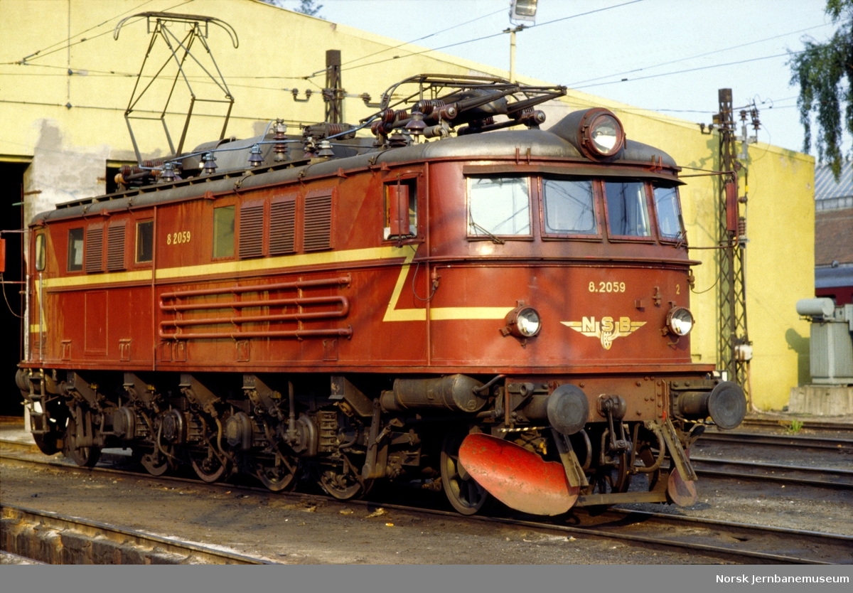 Elektrisk lokomotiv type El 8 nr. 2059 ved lokomotivstallen på Filipstad