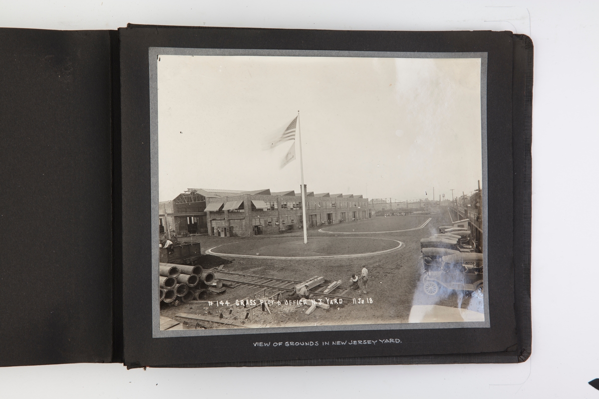 Fotoalbum med fotografier fra skipsverftet Pusey & Jones Co., Gloucester yard. President: Christoffer Hannevig