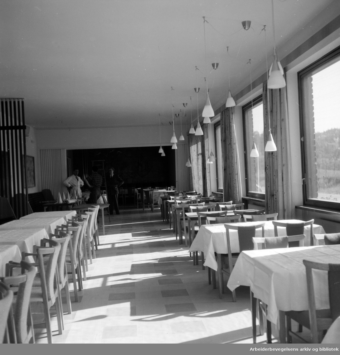 Etterstad. Kokk og Stuertskolen. Restauranten. August 1954
