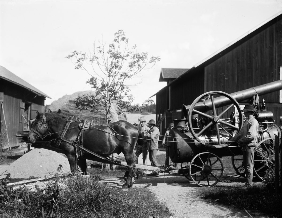 Hästdragen lokomobil av märket Munktell, Uppland