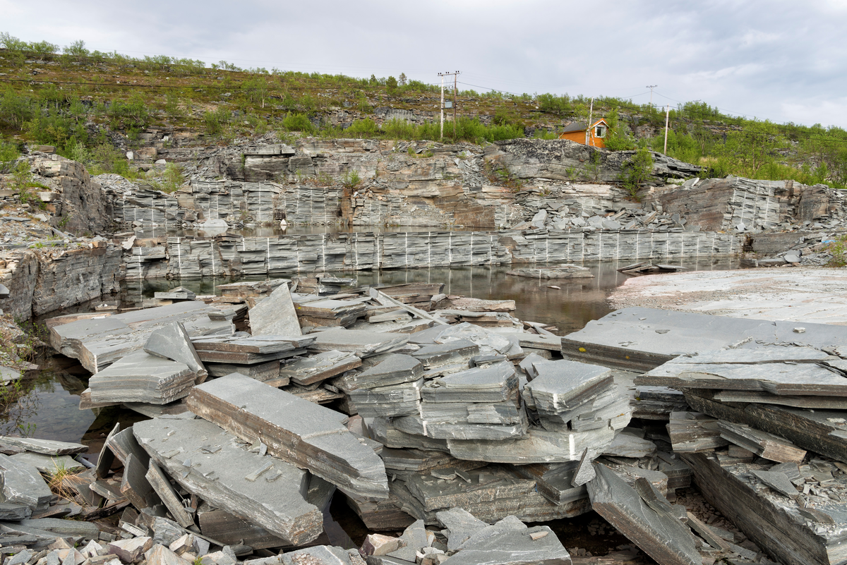 Skiferbrudd i Stilladalen, Alta, Finnmark. Steinbrudd for uttak av ...