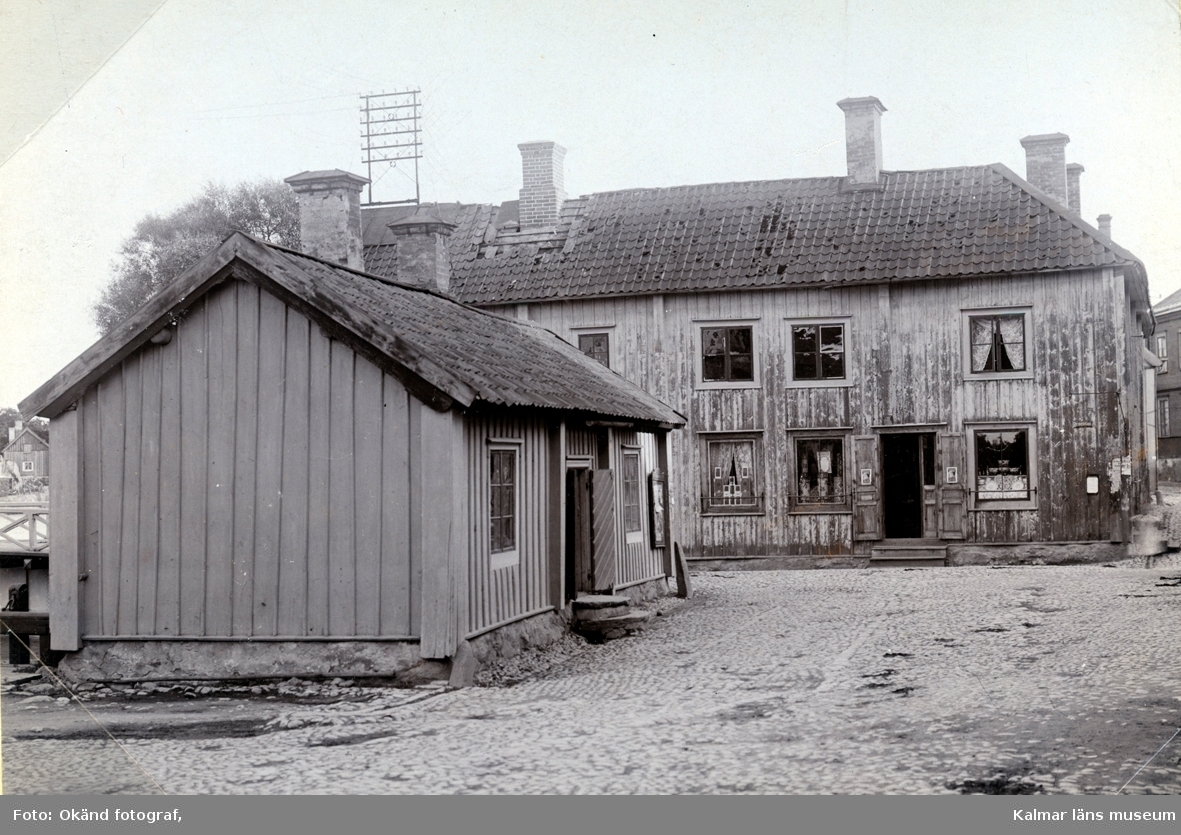Fotot visar Bellmanshuset i Torshälla som var systrarna Winells ateljé.