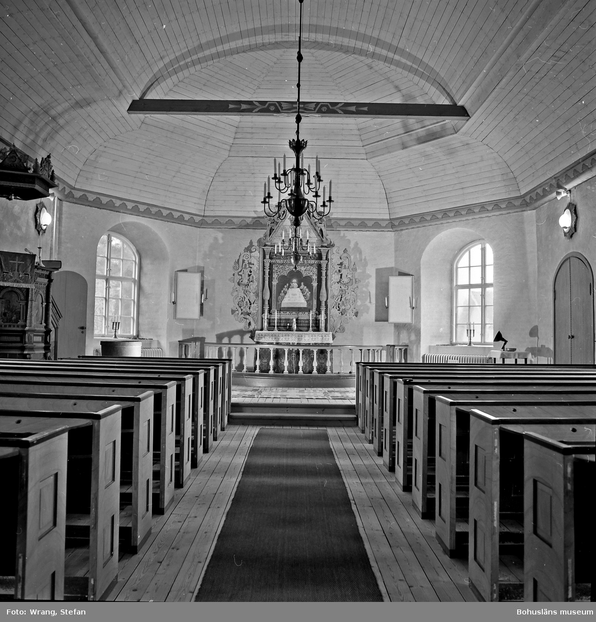 Text till bilden: "Lommelands kyrka. Interiör mot koret".