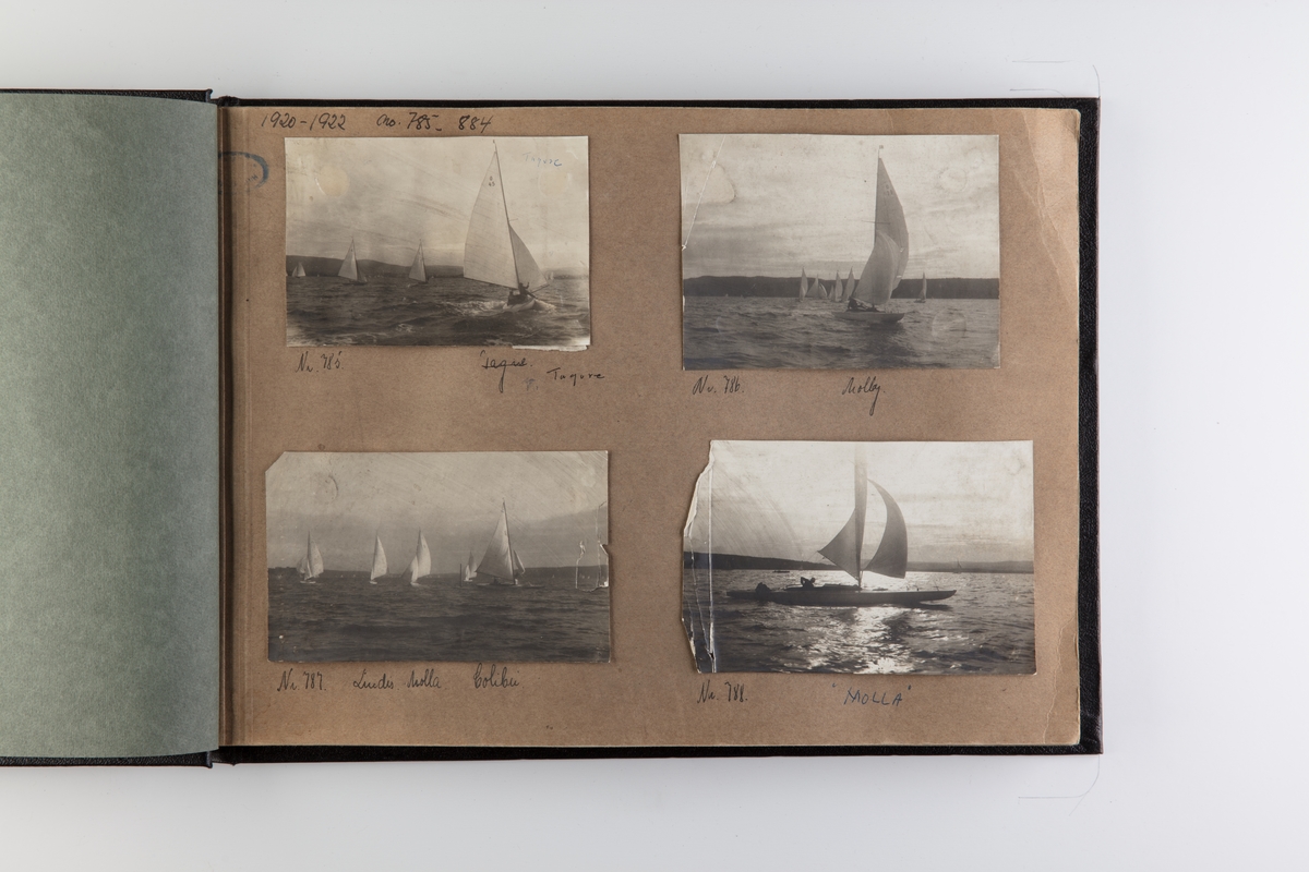 Album med fotografier av seilbåter fra regattaer 1920-1922.