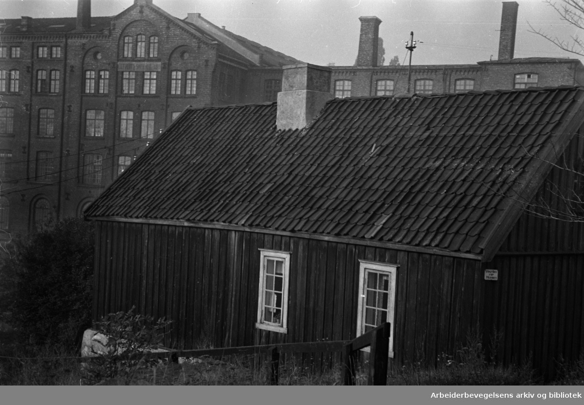 Akerselva. Huset ved Beyerbrua. 1948