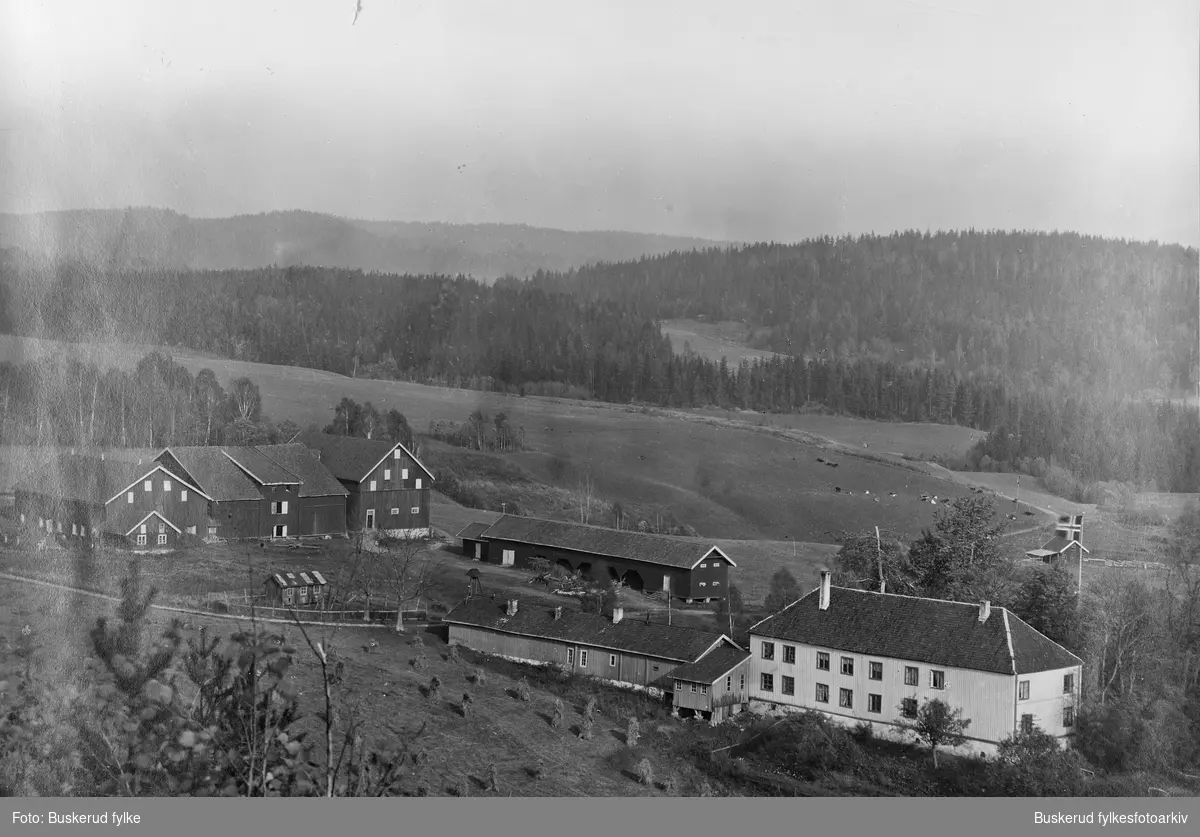 Buskerud gård. Hele gårdanlegget i 1912