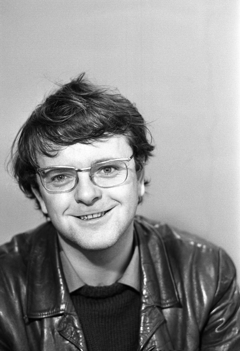 Portrett av lyriker Klaus Hagerup (23 år) i forbindelse med utgivelsen av hans første diktsamling.