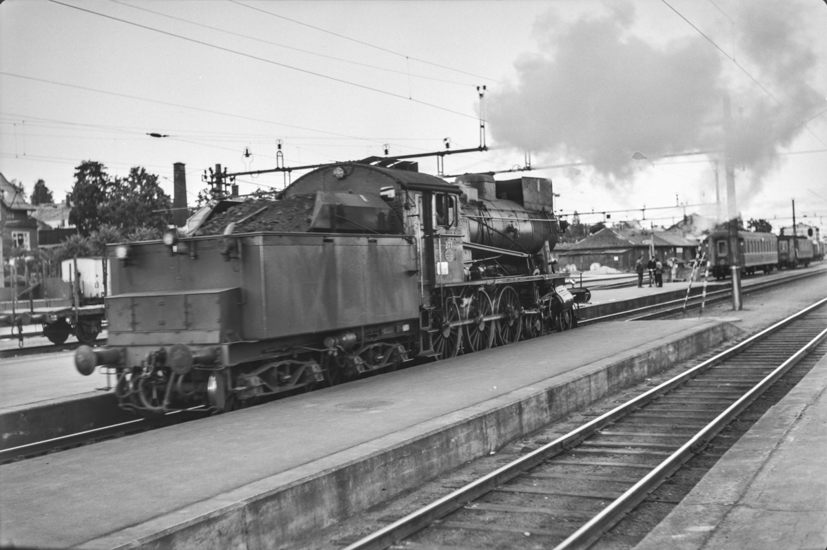 Damplokomotiv type 30a nr. 271 på Hamar stasjon.
