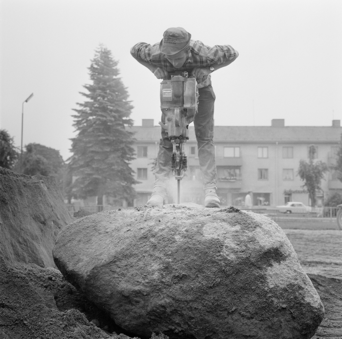 Skolpaviljong rustas under semestern, Tierp, Uppland, juli 1971