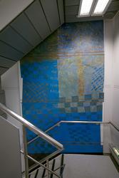 Kunst i innvendig trapp på Draugen. Tekst fra norrøn mytolog