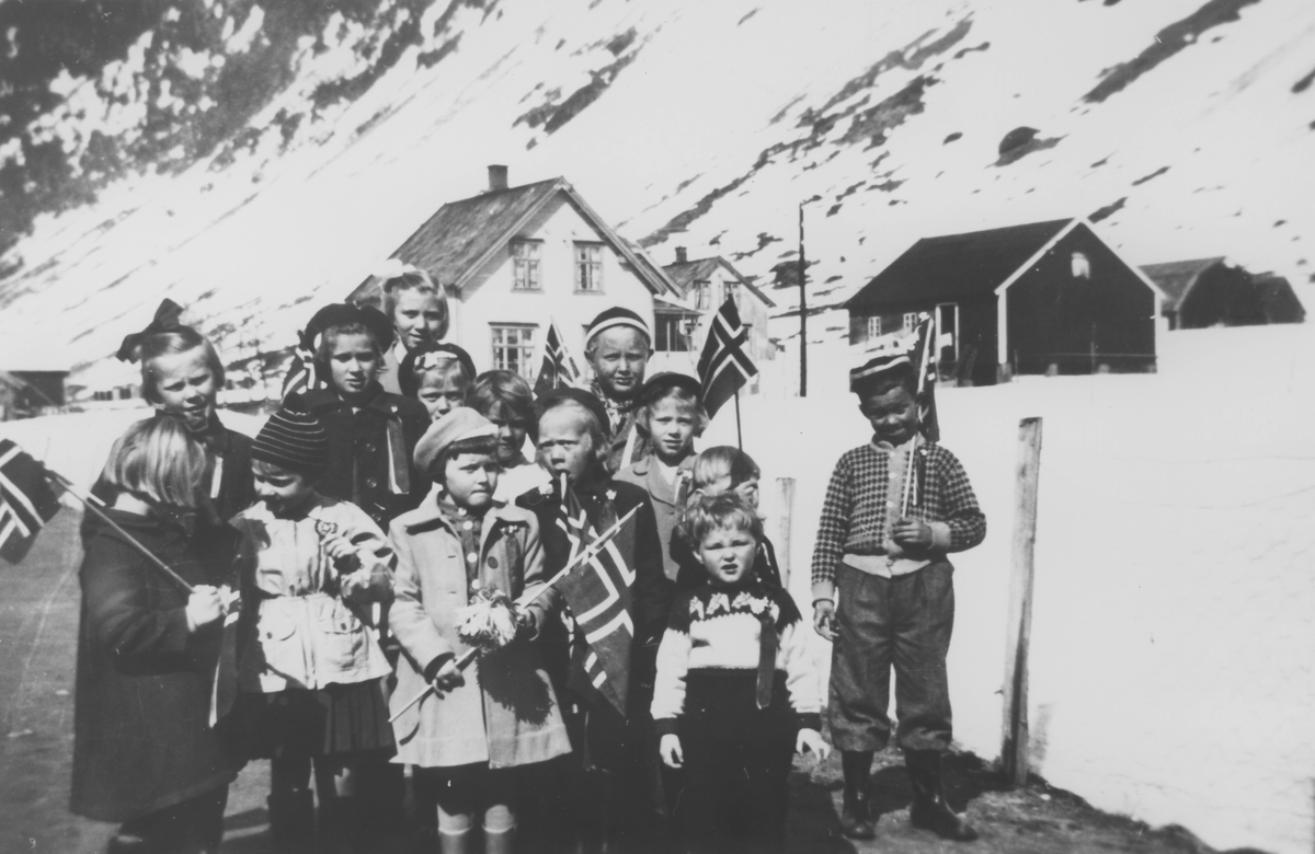 17. mai feiring av barn i Ersfjord.