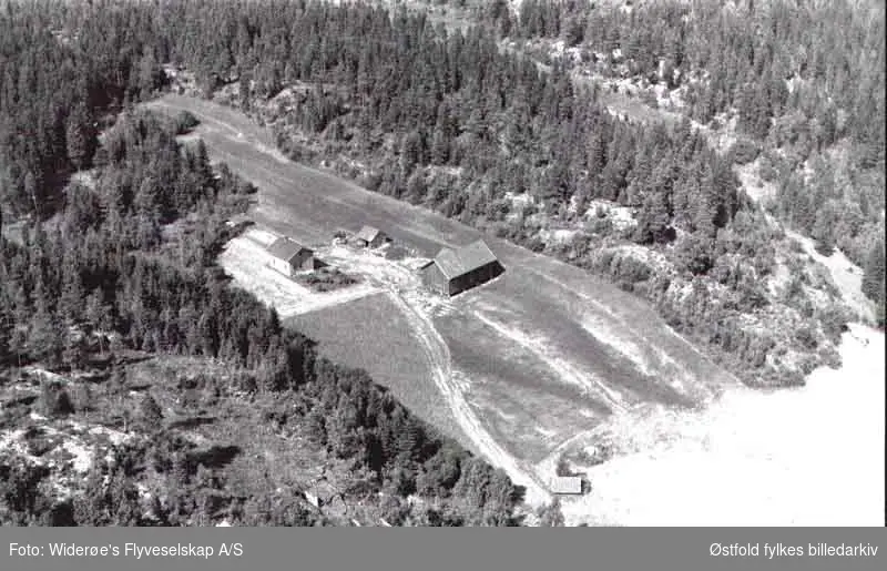 Oversiktsbilde over Bøe gård i Varteig, flyfoto 1953.