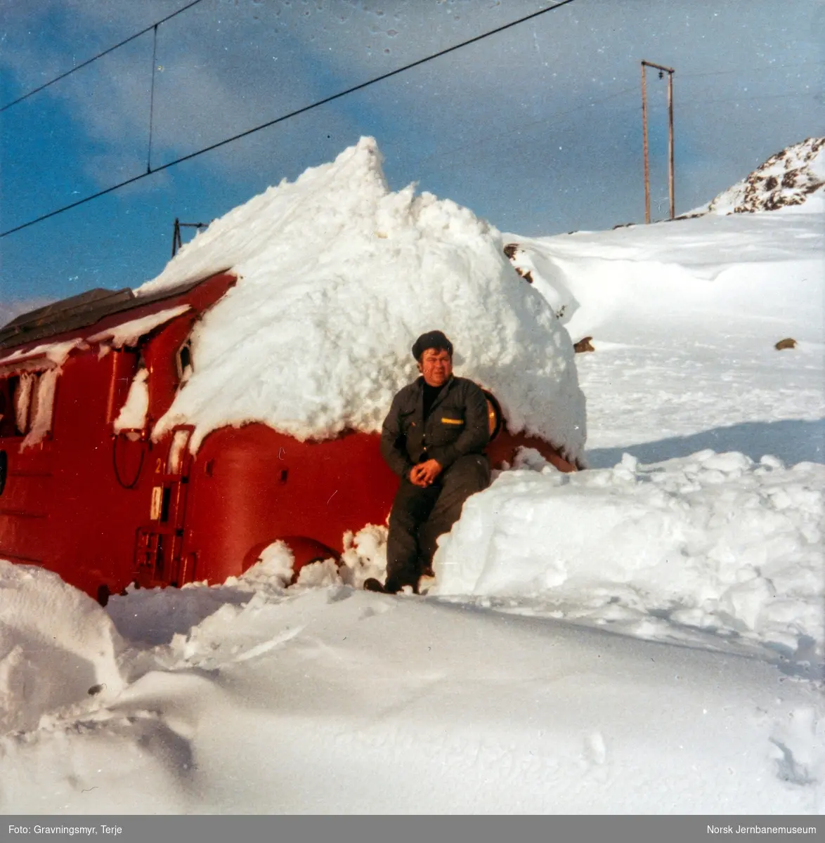 Nattoget fra Bergen til Oslo, tog 606, fastkjørt i snøen ved Oksebotn ...