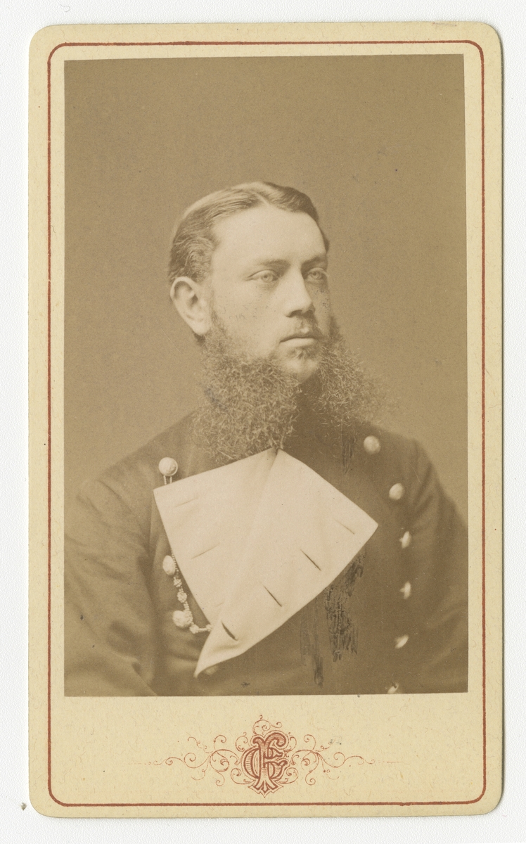 Porträtt av Axel Wilhelm Hjalmar Waldemar Wollin, officer vid Marinregementet.