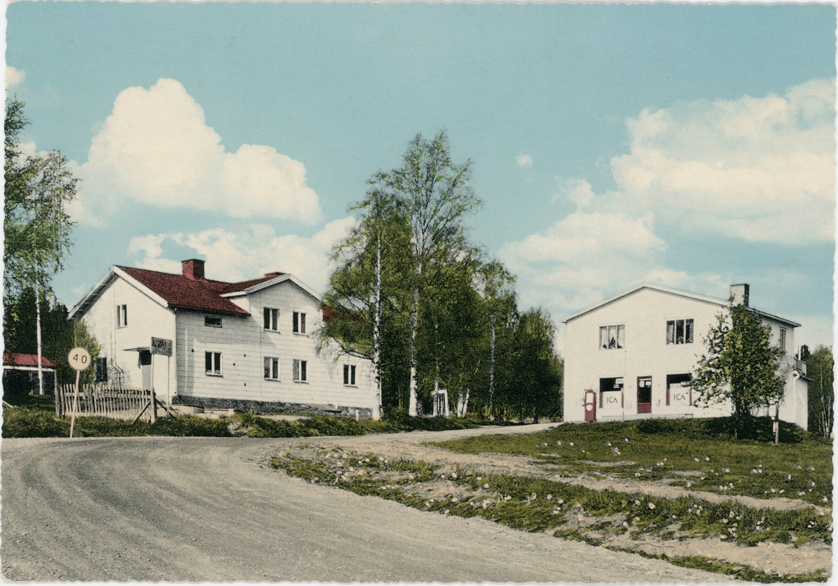Semesterhemmet samt K. G. Erikssons affär (ICA). Åstön, Tynderö. Vykort. 
Nu (2018) finns restaurang Idyllen samt Porterkaféet i samma byggnader.