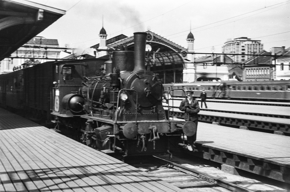 Damplokomotiv type 25e nr. 488 i skiftetjeneste på Oslo Østbanestasjon.